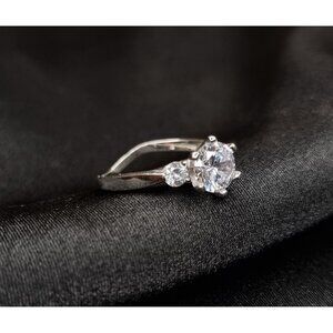925 Sterling Silver Ring With Trio CZ Stones Size 7.25
